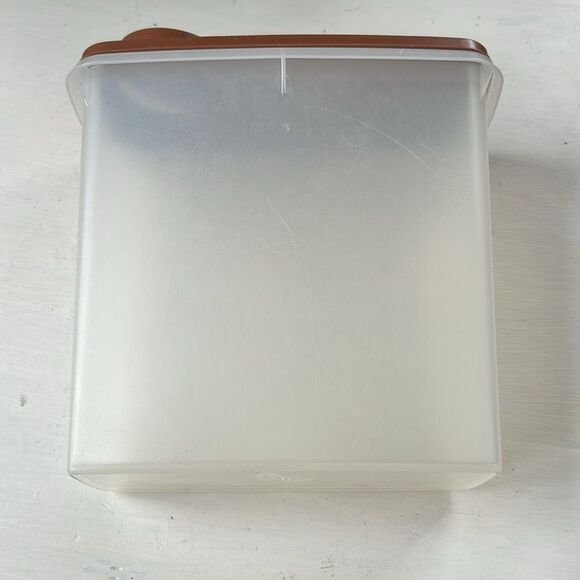 Tupperware Vintage Brown and White Storage Container - Picture 5 of 8